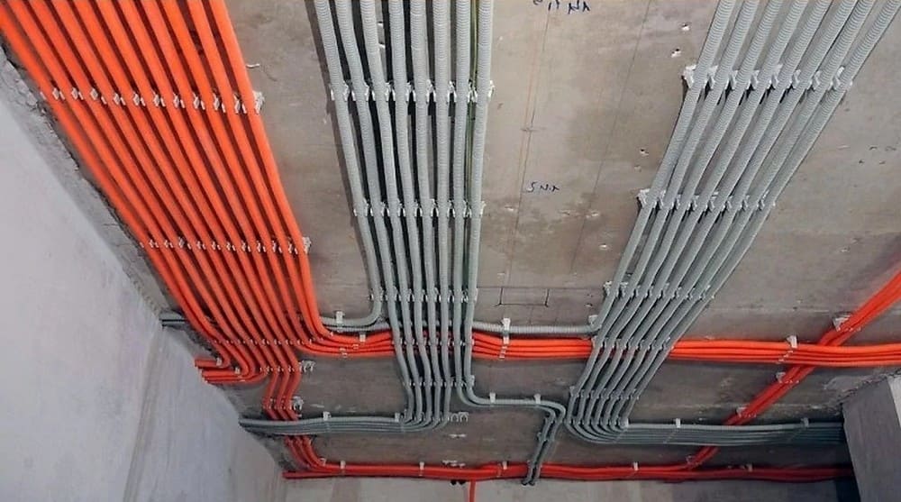 Разводка электрики при натяжных потолках